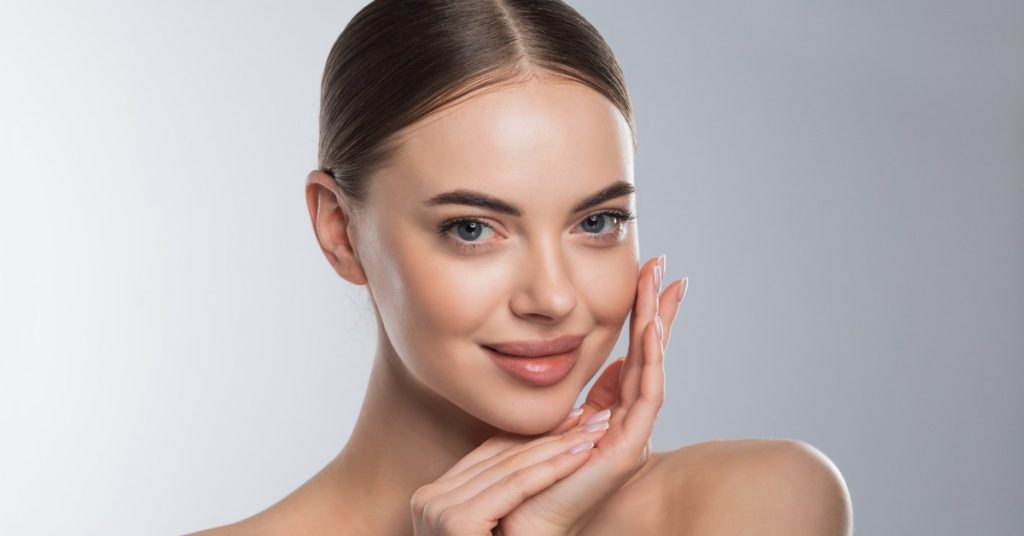 Basische Ernährung kann bei Akne helfen, die Haut zu klären und Entzündungen zu mindern.